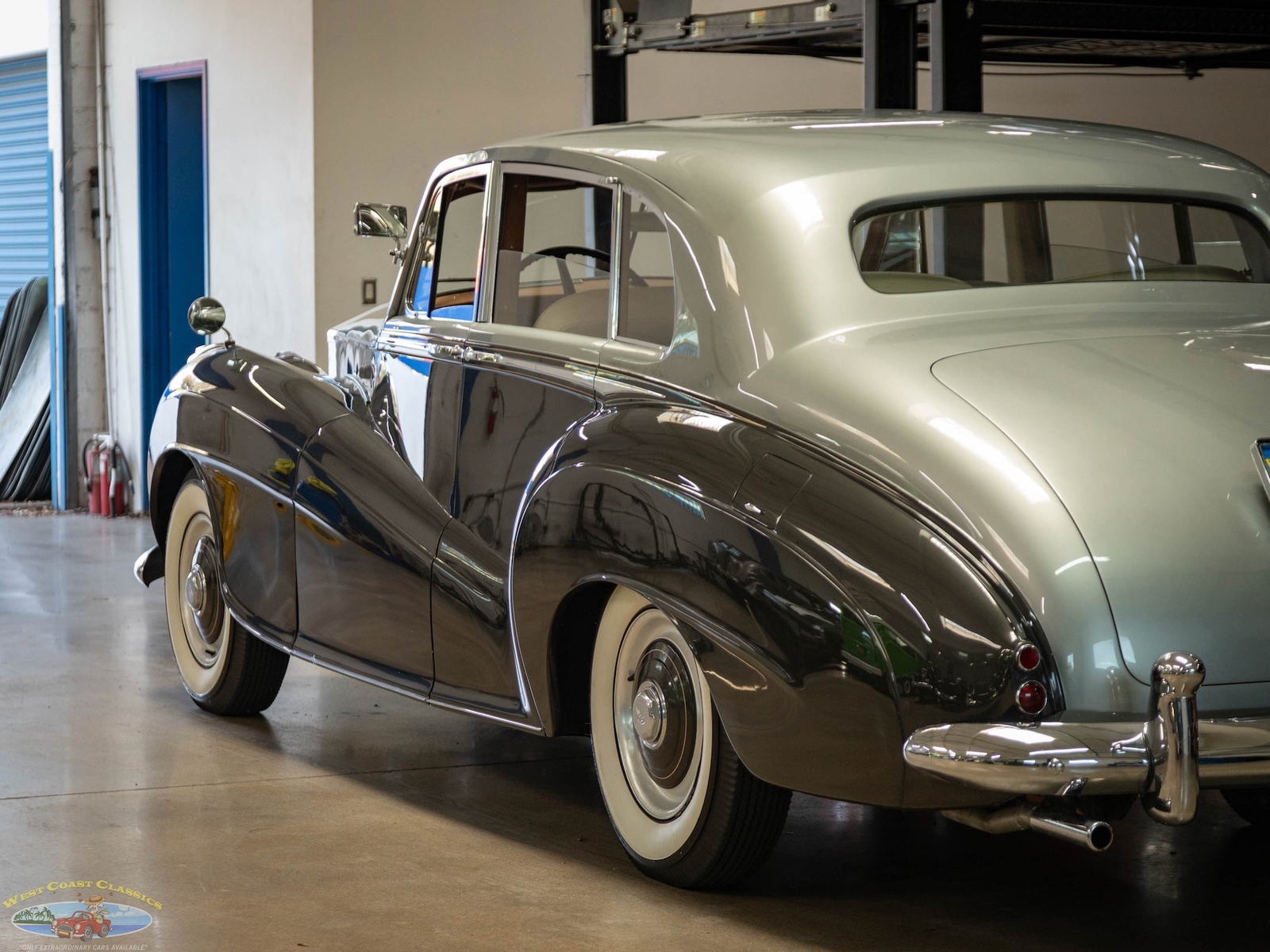 Rolls-Royce-Silver-Dawn-Lightweight-H.J.-Mulliner-1955-4-Door-Sedan-22