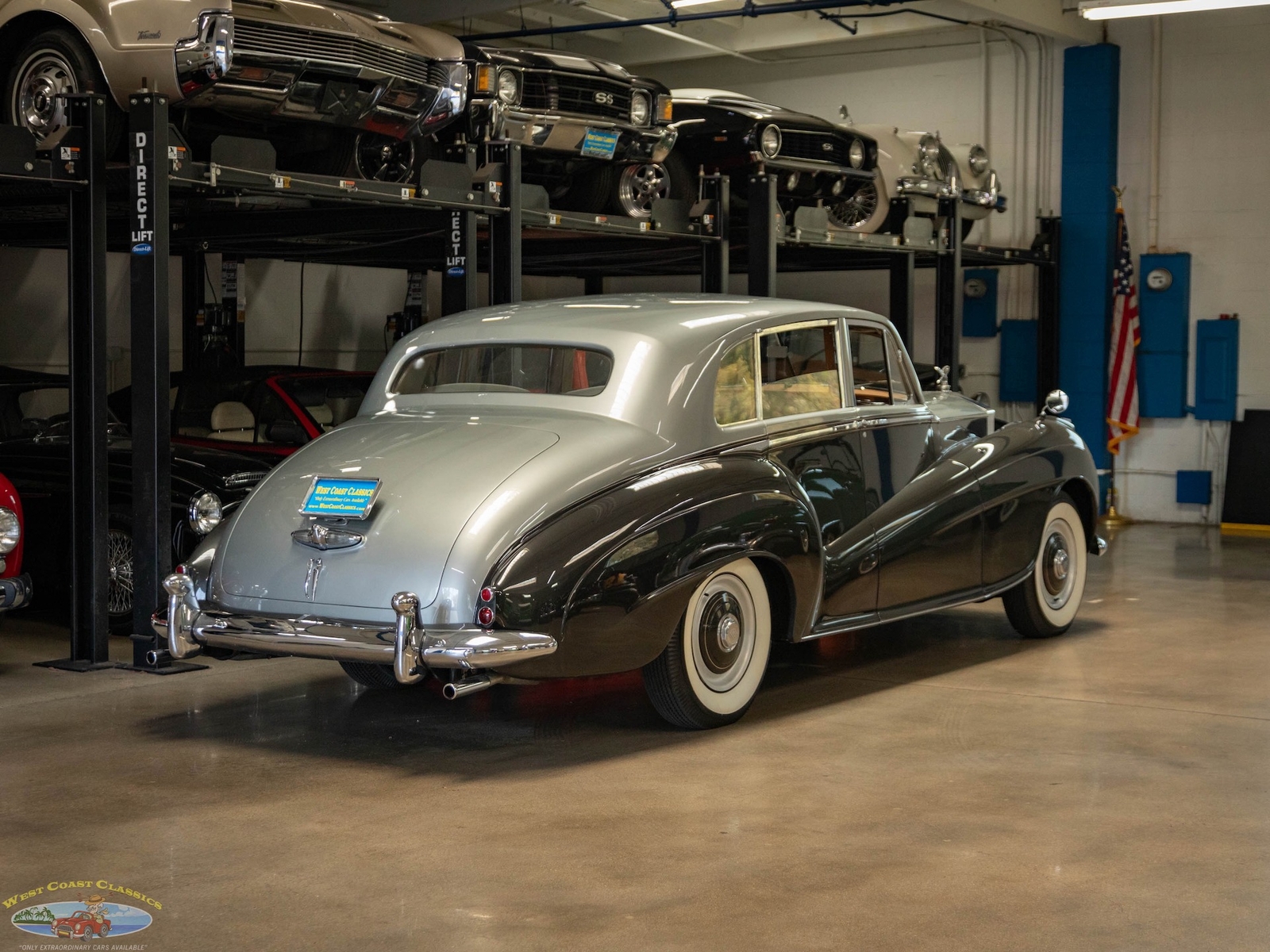 Rolls-Royce-Silver-Dawn-Lightweight-H.J.-Mulliner-1955-4-Door-Sedan-24