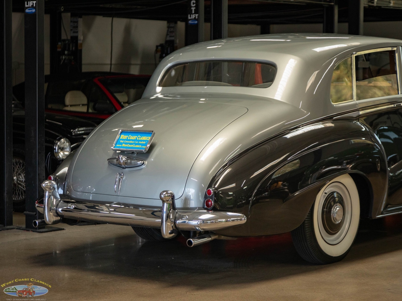 Rolls-Royce-Silver-Dawn-Lightweight-H.J.-Mulliner-1955-4-Door-Sedan-25
