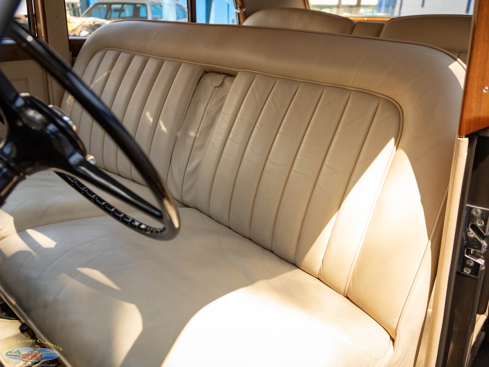 Rolls-Royce-Silver-Dawn-Lightweight-H.J.-Mulliner-1955-4-Door-Sedan-27