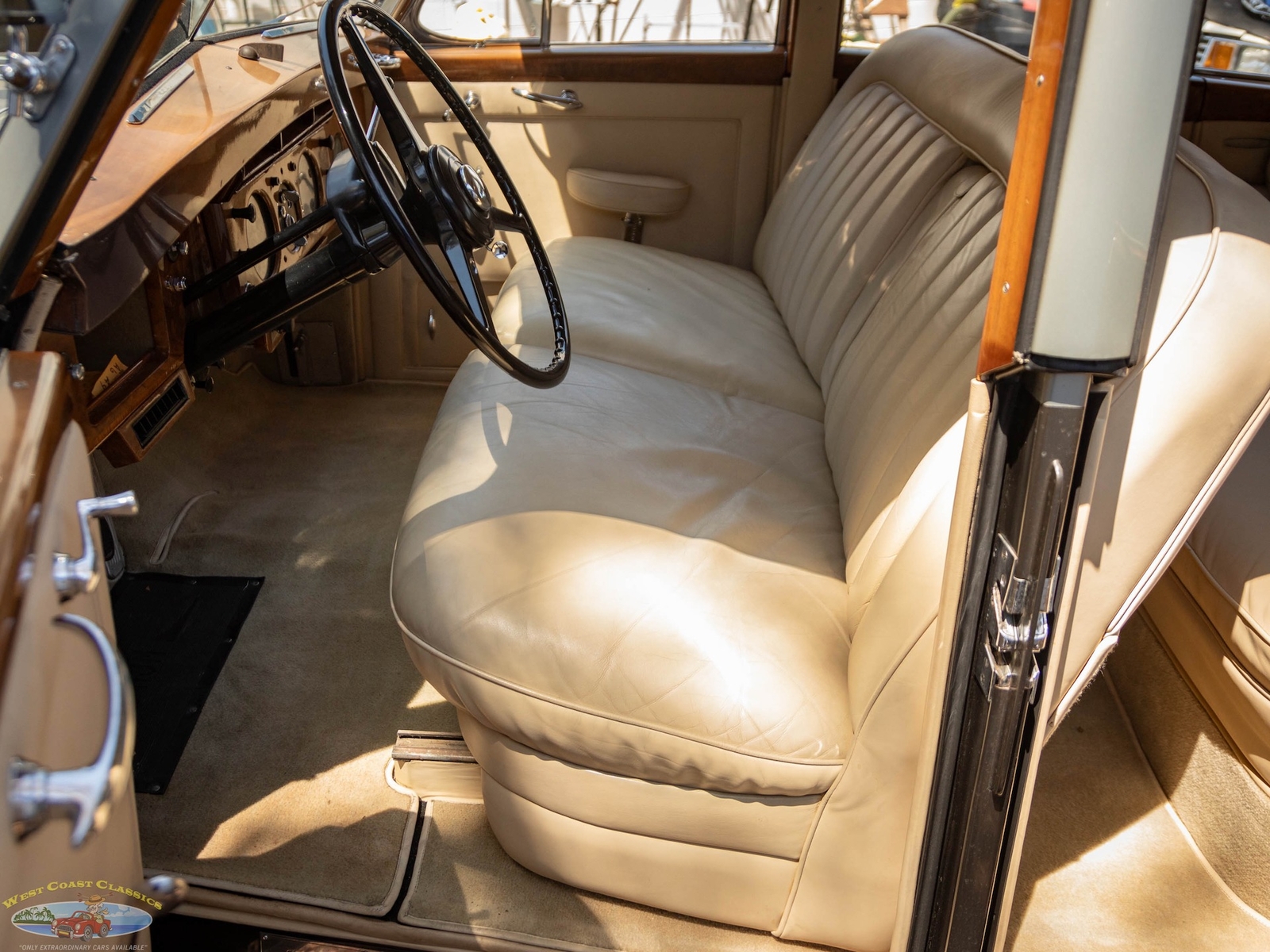 Rolls-Royce-Silver-Dawn-Lightweight-H.J.-Mulliner-1955-4-Door-Sedan-30