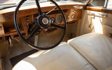Rolls-Royce-Silver-Dawn-Lightweight-H.J.-Mulliner-1955-4-Door-Sedan-31
