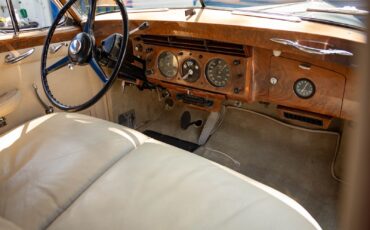 Rolls-Royce-Silver-Dawn-Lightweight-H.J.-Mulliner-1955-4-Door-Sedan-34