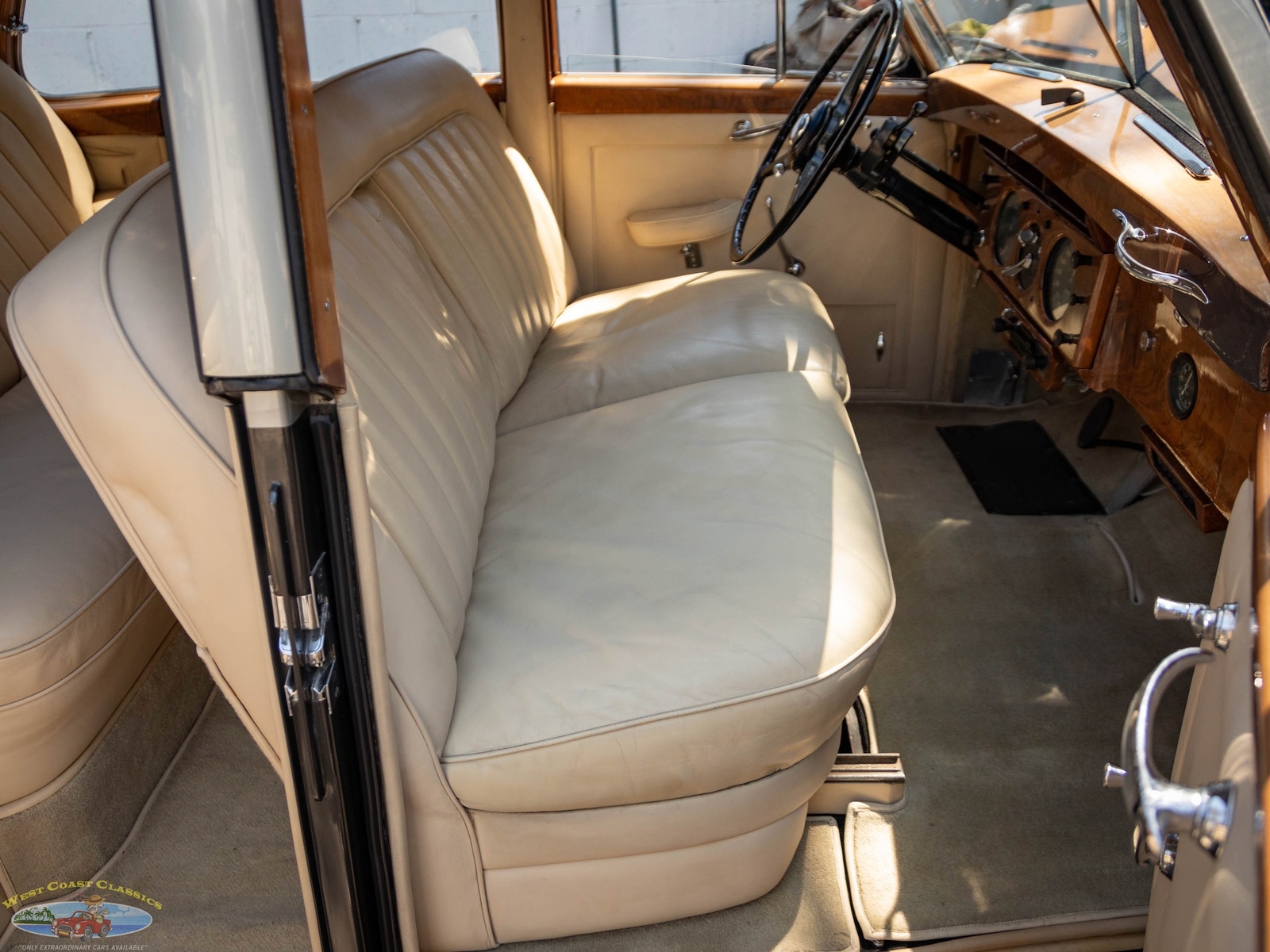 Rolls-Royce-Silver-Dawn-Lightweight-H.J.-Mulliner-1955-4-Door-Sedan-39