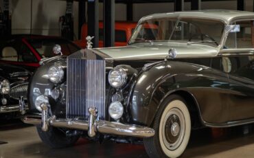 Rolls-Royce-Silver-Dawn-Lightweight-H.J.-Mulliner-1955-4-Door-Sedan-7