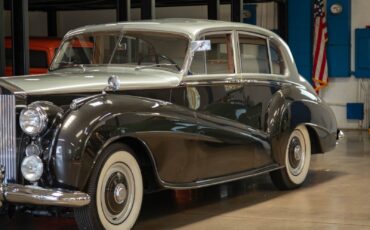 Rolls-Royce-Silver-Dawn-Lightweight-H.J.-Mulliner-1955-4-Door-Sedan-8