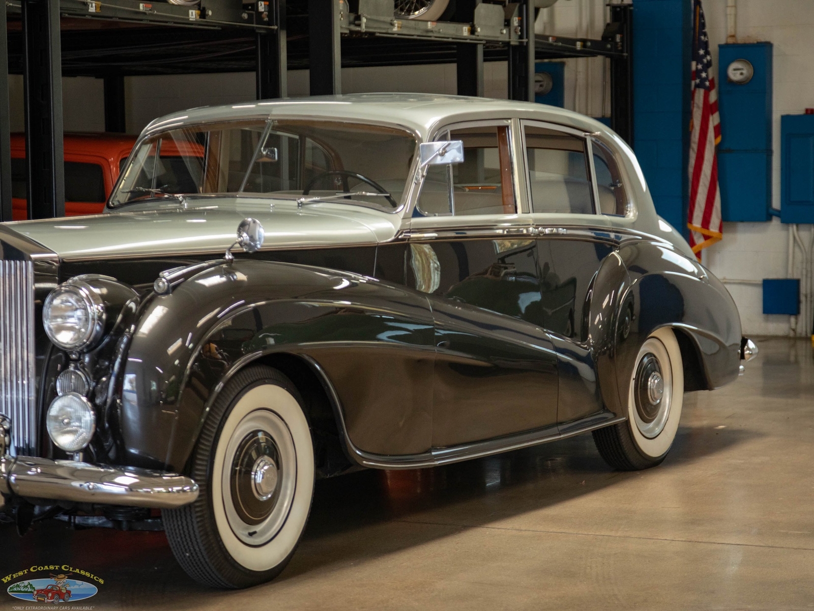 Rolls-Royce-Silver-Dawn-Lightweight-H.J.-Mulliner-1955-4-Door-Sedan-8