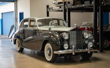 Rolls-Royce-Silver-Dawn-Lightweight-H.J.-Mulliner-1955-4-Door-Sedan-9