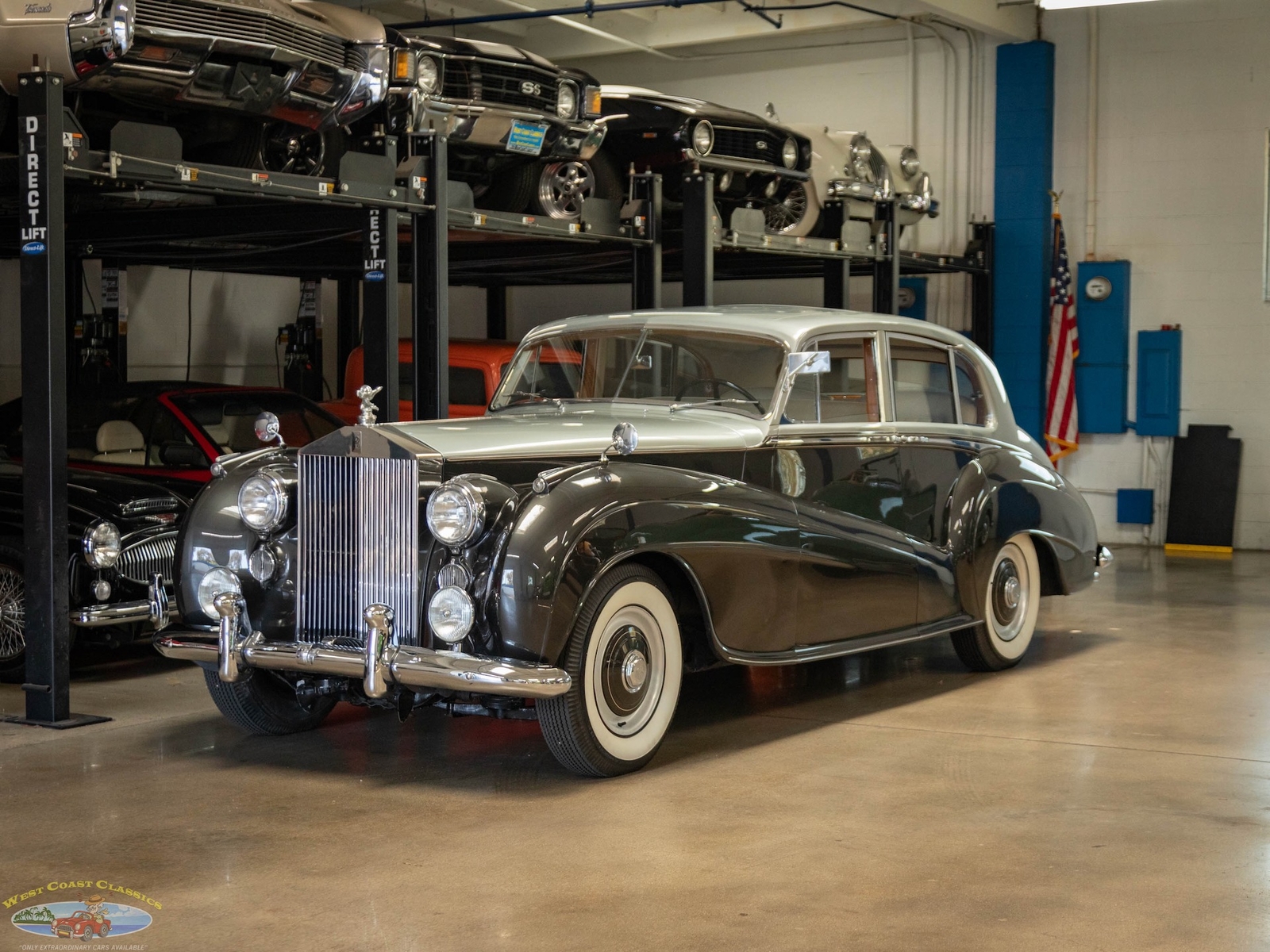 Rolls-Royce-Silver-Dawn-Lightweight-H.J.-Mulliner-1955-4-Door-Sedan