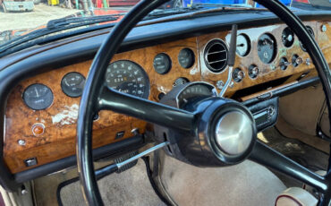 Rolls-Royce-Silver-Shadow-1967-Sedan-11