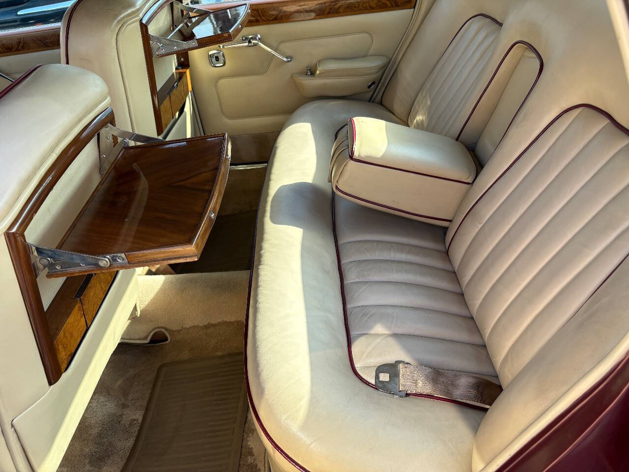 Rolls-Royce-Silver-Shadow-1967-Sedan-13