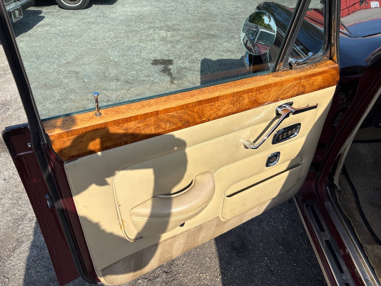 Rolls-Royce-Silver-Shadow-1967-Sedan-15