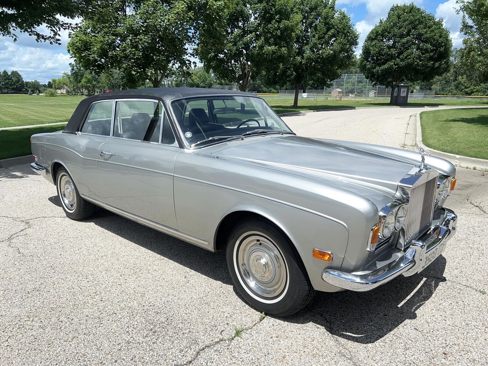 Rolls-Royce-Silver-Shadow-1970-2-door-coupe-2