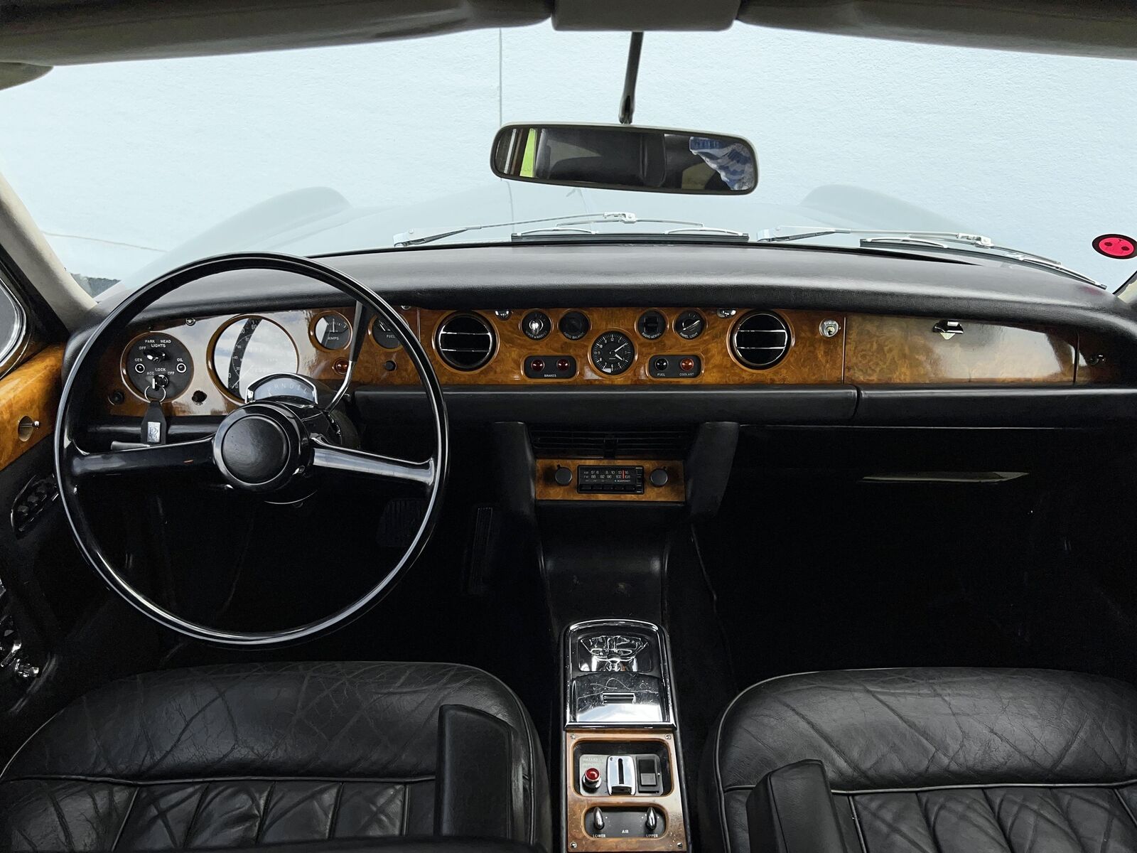 Rolls-Royce-Silver-Shadow-1970-2-door-coupe-27