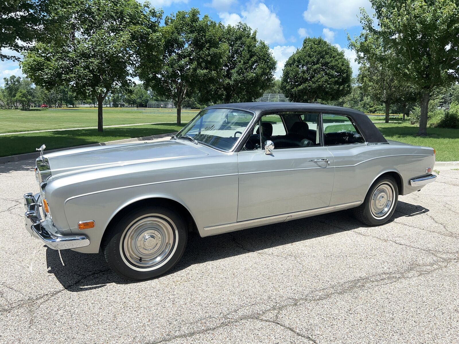 Rolls-Royce-Silver-Shadow-1970-2-door-coupe-7