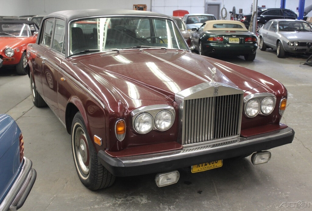 Rolls-Royce-Silver-Shadow-1974-Sedan-1