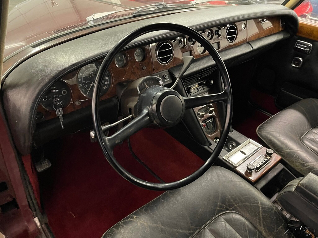 Rolls-Royce-Silver-Shadow-1974-Sedan-14