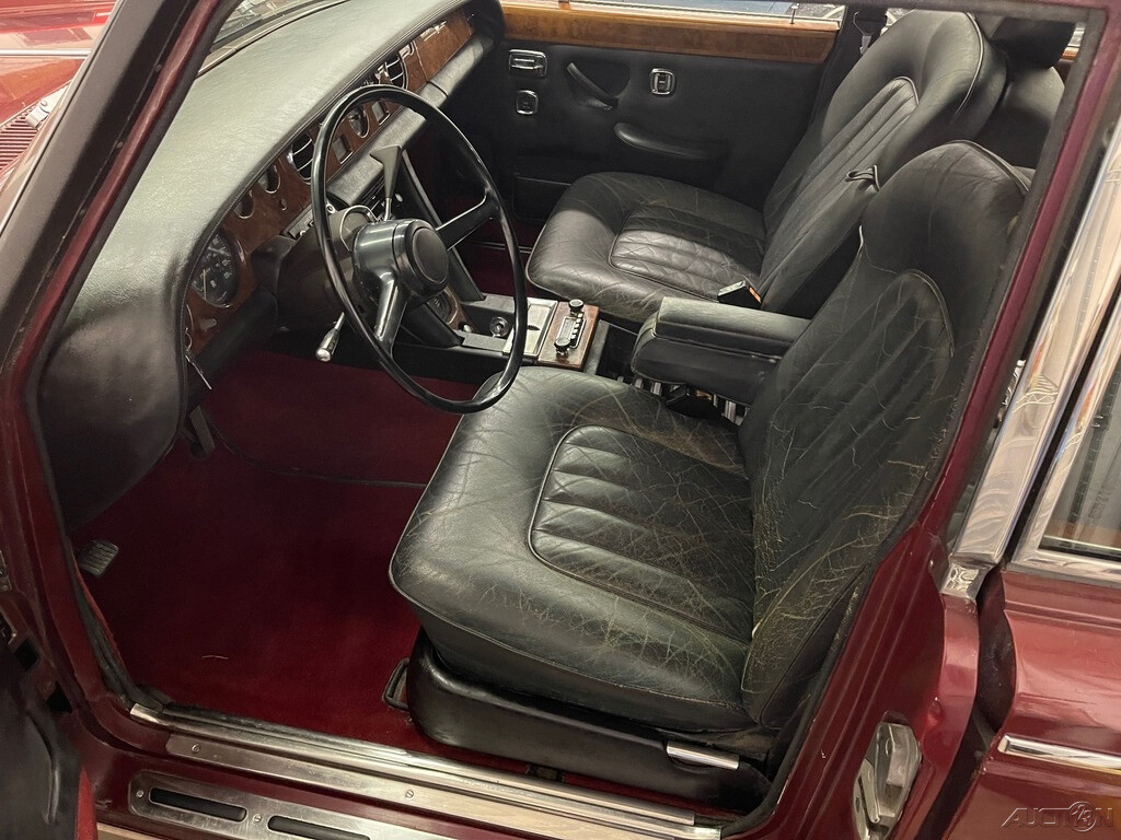 Rolls-Royce-Silver-Shadow-1974-Sedan-15