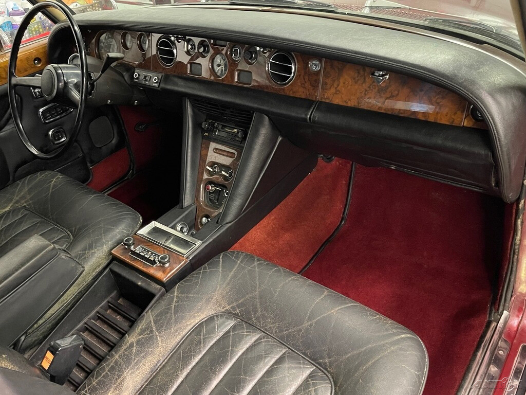 Rolls-Royce-Silver-Shadow-1974-Sedan-16