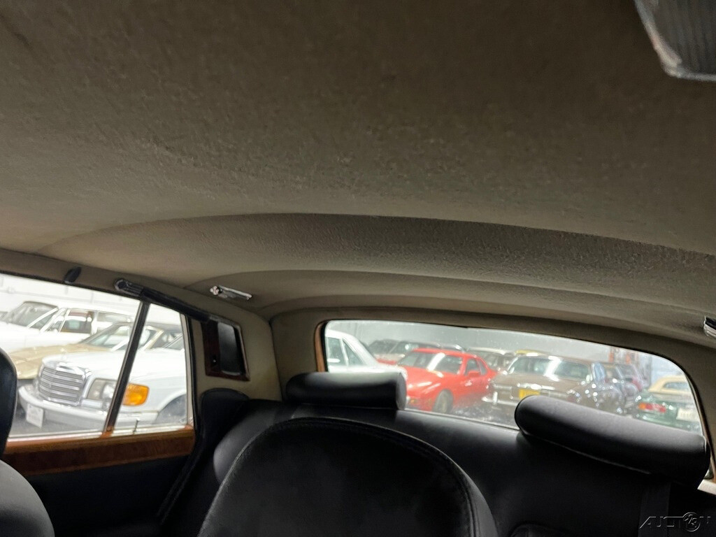 Rolls-Royce-Silver-Shadow-1974-Sedan-20