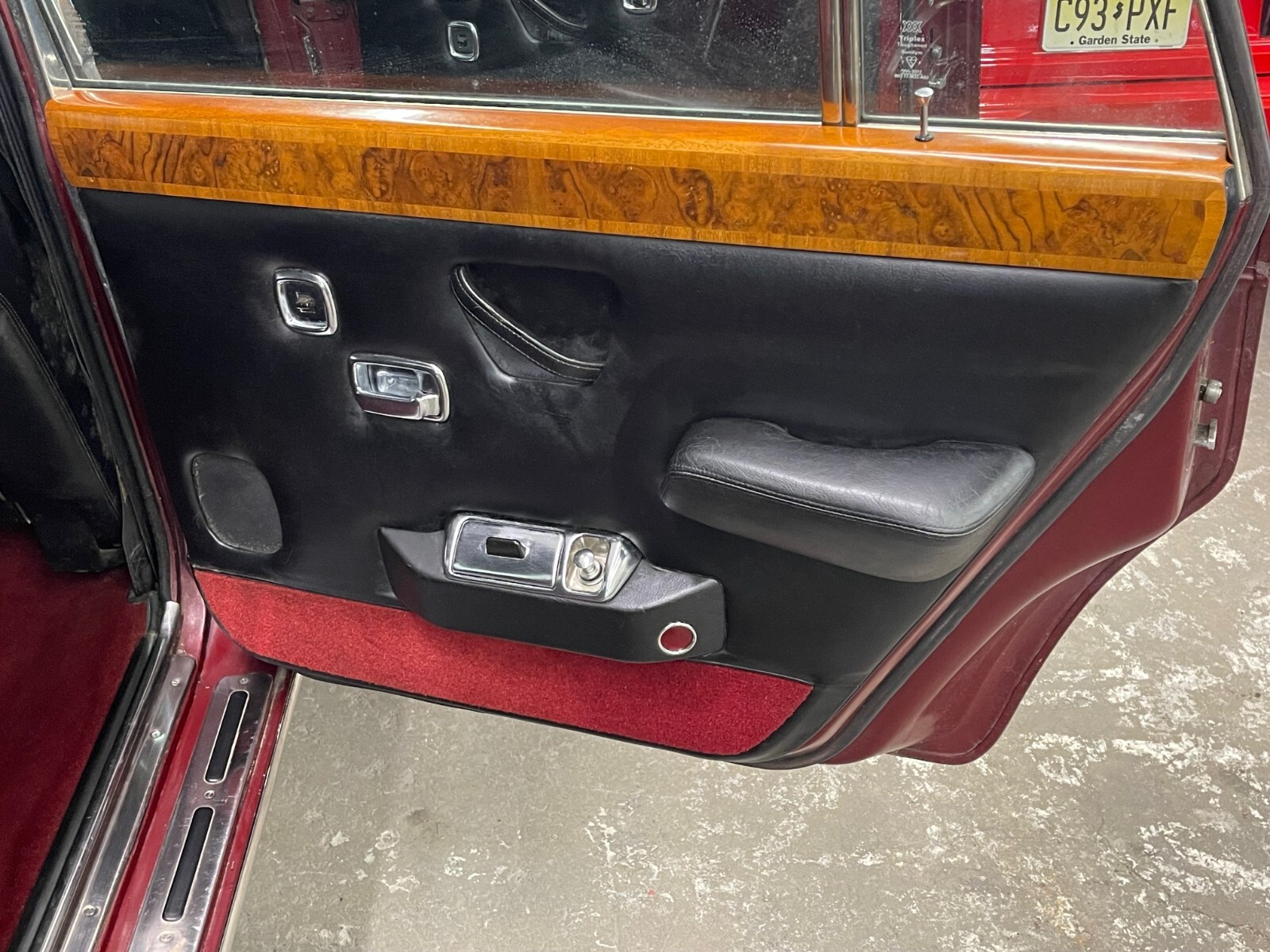 Rolls-Royce-Silver-Shadow-1974-Sedan-22