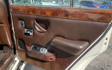 Rolls-Royce-Silver-Shadow-1978-Sedan-11