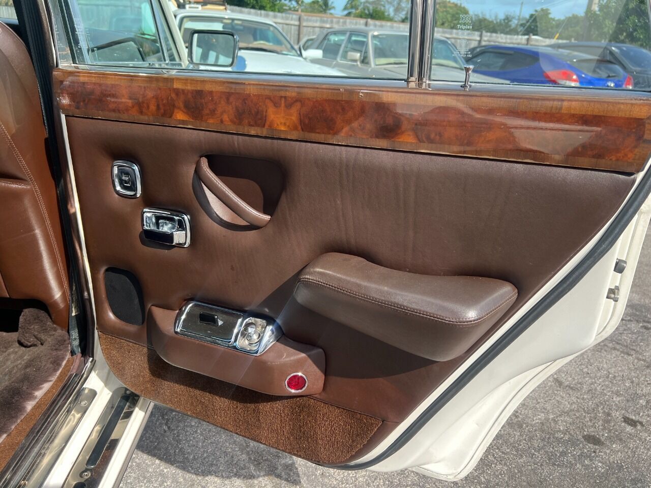 Rolls-Royce-Silver-Shadow-1978-Sedan-11