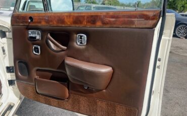 Rolls-Royce-Silver-Shadow-1978-Sedan-13
