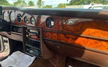 Rolls-Royce-Silver-Shadow-1978-Sedan-15