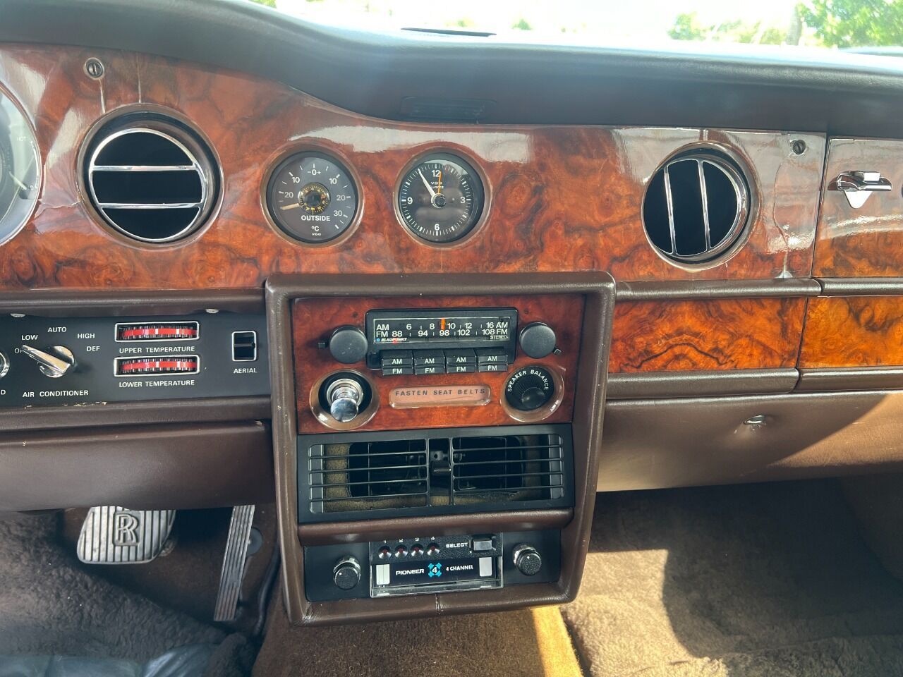 Rolls-Royce-Silver-Shadow-1978-Sedan-16