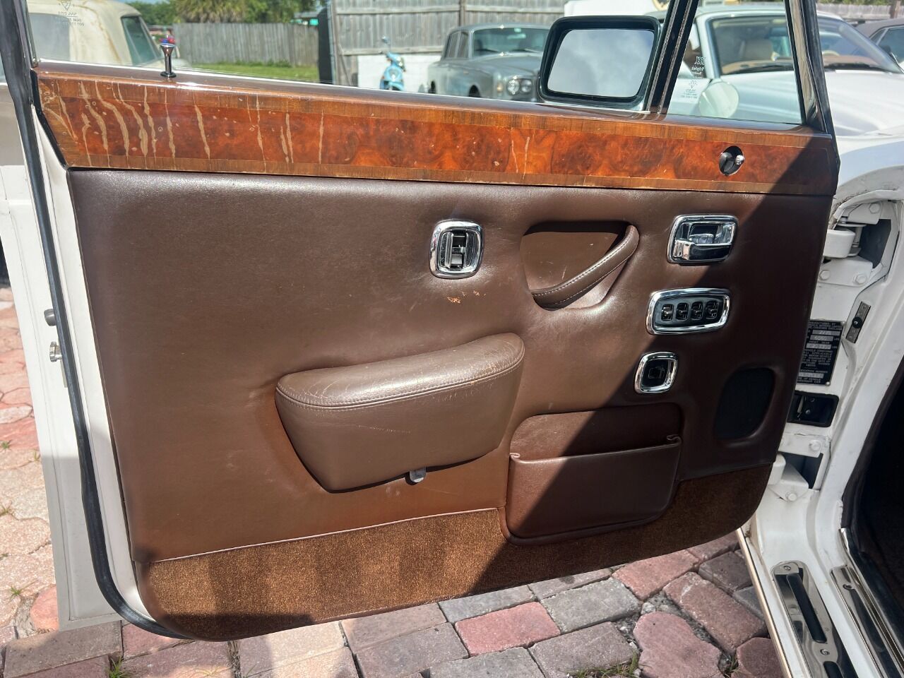 Rolls-Royce-Silver-Shadow-1978-Sedan-5