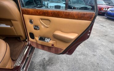 Rolls-Royce-Silver-Shadow-1980-Sedan-10