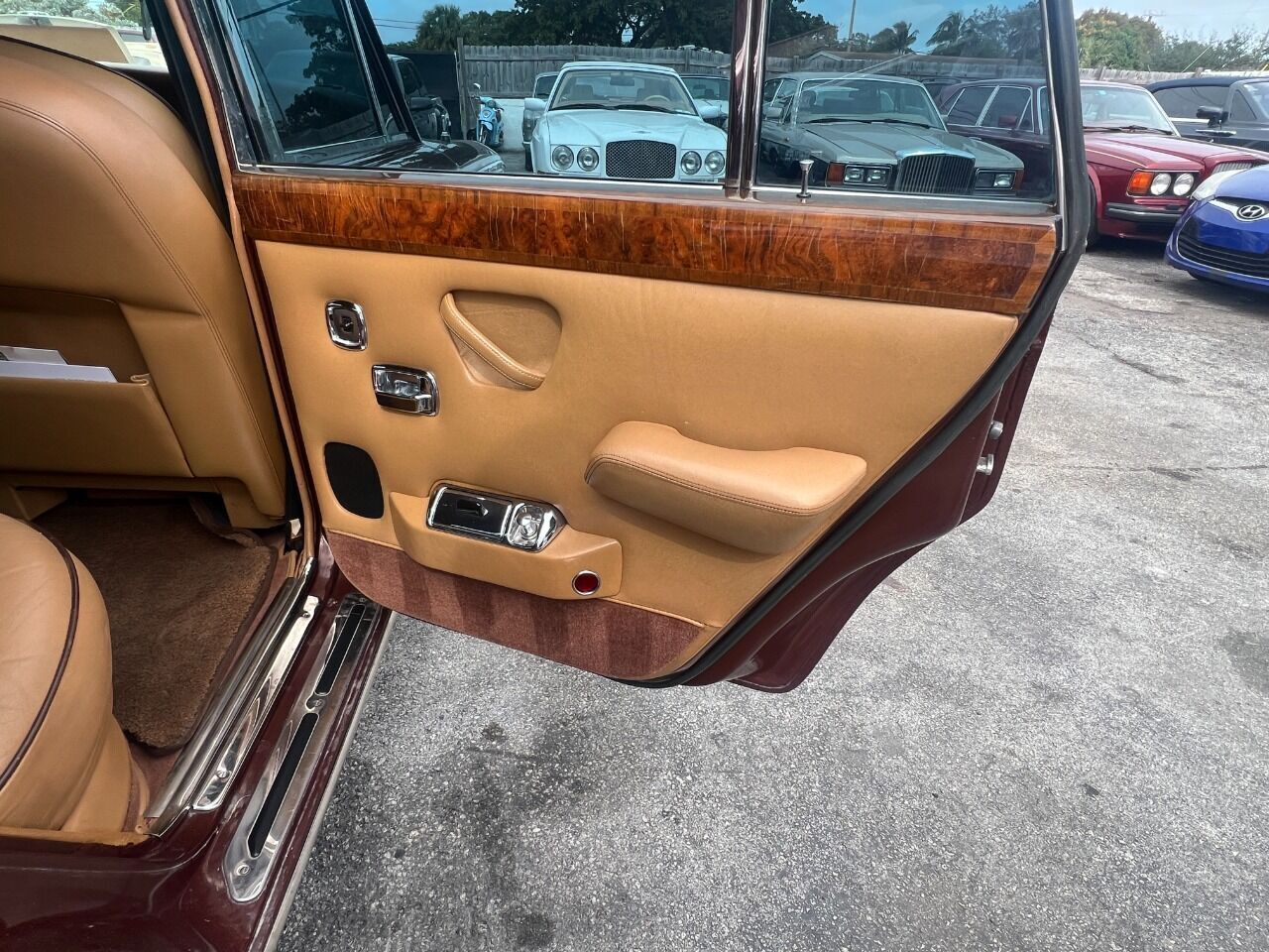 Rolls-Royce-Silver-Shadow-1980-Sedan-10