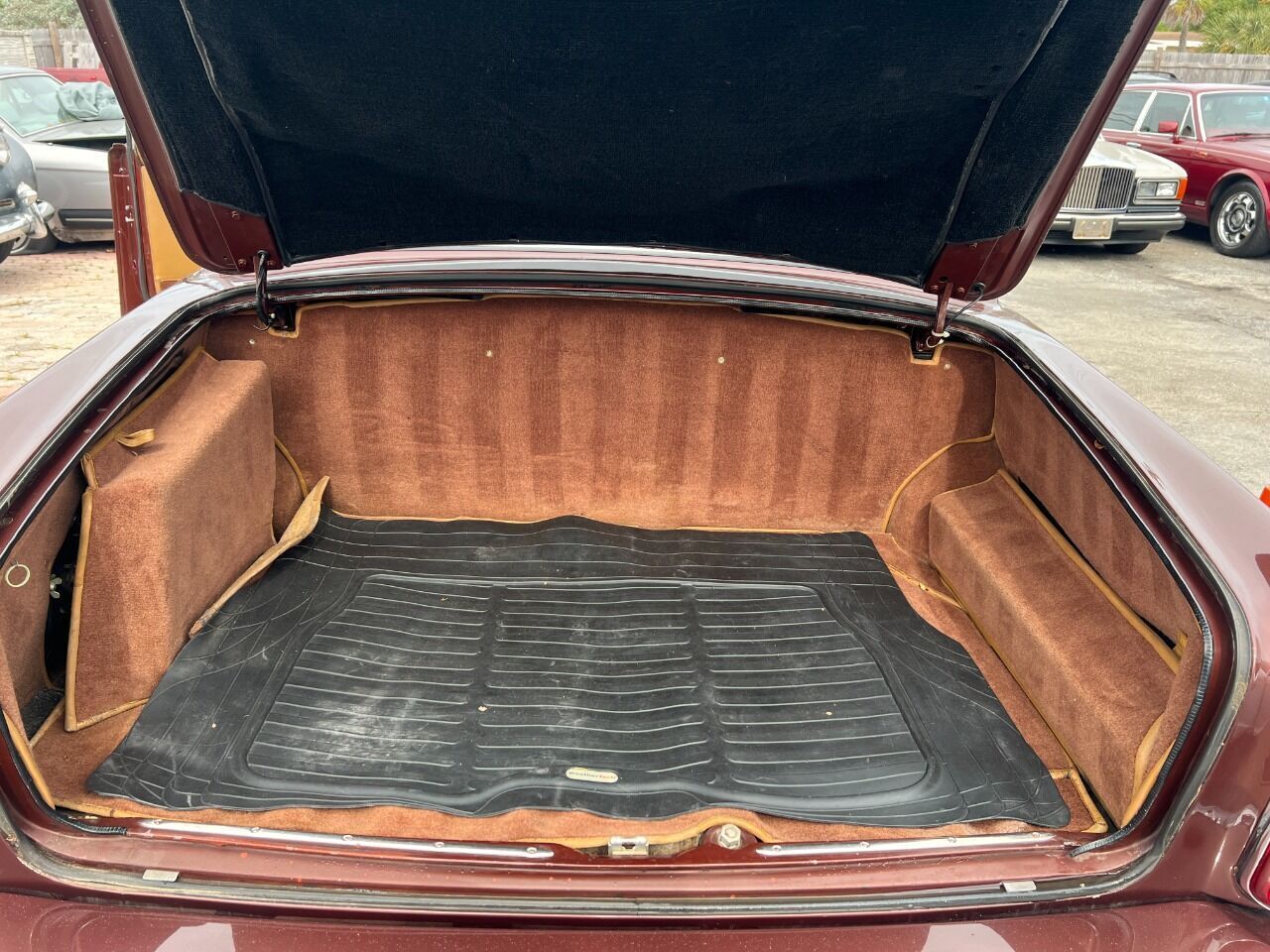 Rolls-Royce-Silver-Shadow-1980-Sedan-15