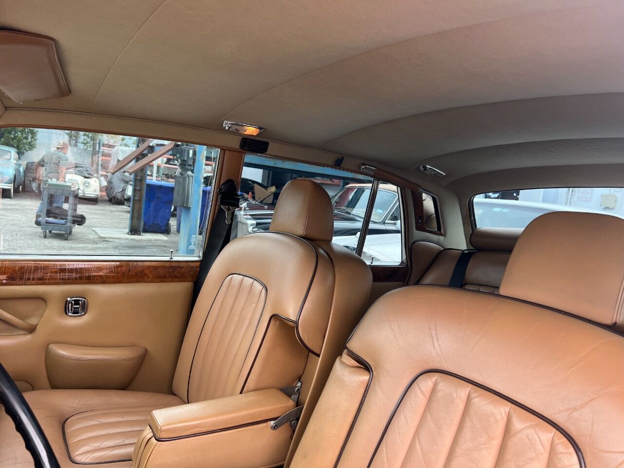 Rolls-Royce-Silver-Shadow-1980-Sedan-4