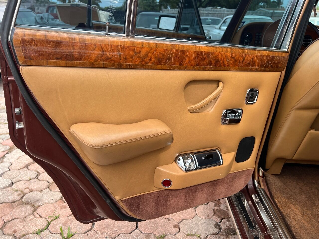 Rolls-Royce-Silver-Shadow-1980-Sedan-5