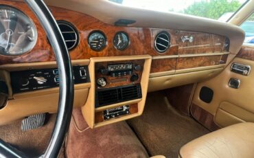 Rolls-Royce-Silver-Shadow-1980-Sedan-9