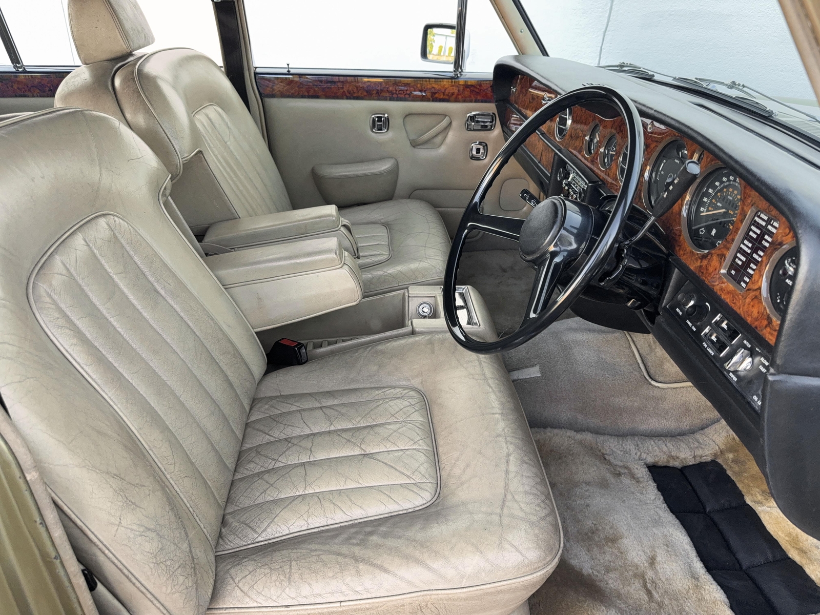 Rolls-Royce-Silver-Shadow-II-1978-35