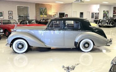 Rolls-Royce-Silver-SpiritSpurDawn-1953-Saloon-Sedan-17