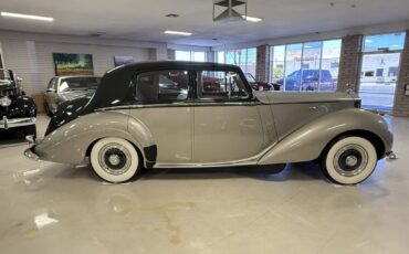 Rolls-Royce-Silver-SpiritSpurDawn-1953-Saloon-Sedan-24
