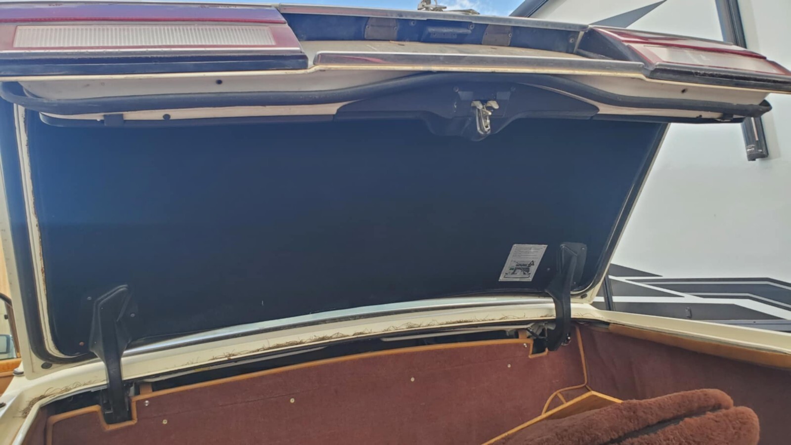 Rolls-Royce-Silver-SpiritSpurDawn-1986-Sedan-11