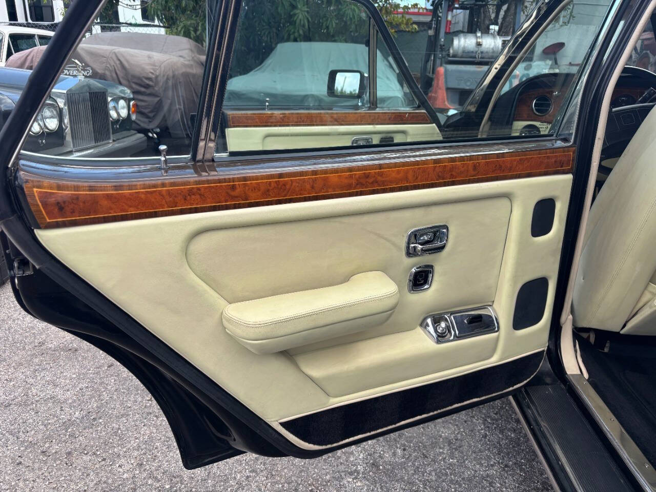 Rolls-Royce-Silver-SpiritSpurDawn-1991-Sedan-7