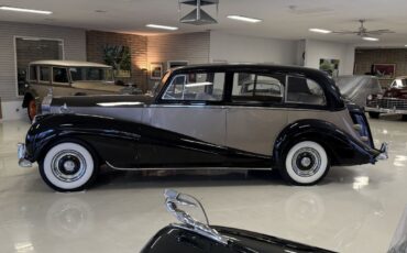Rolls-Royce-Silver-Wraith-1956-Seven-Passenger-Limousine-38