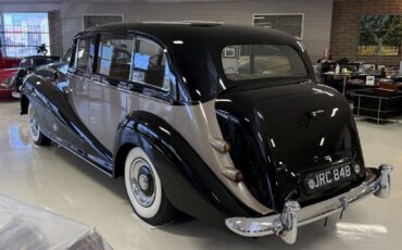 Rolls-Royce-Silver-Wraith-1956-Seven-Passenger-Limousine-39