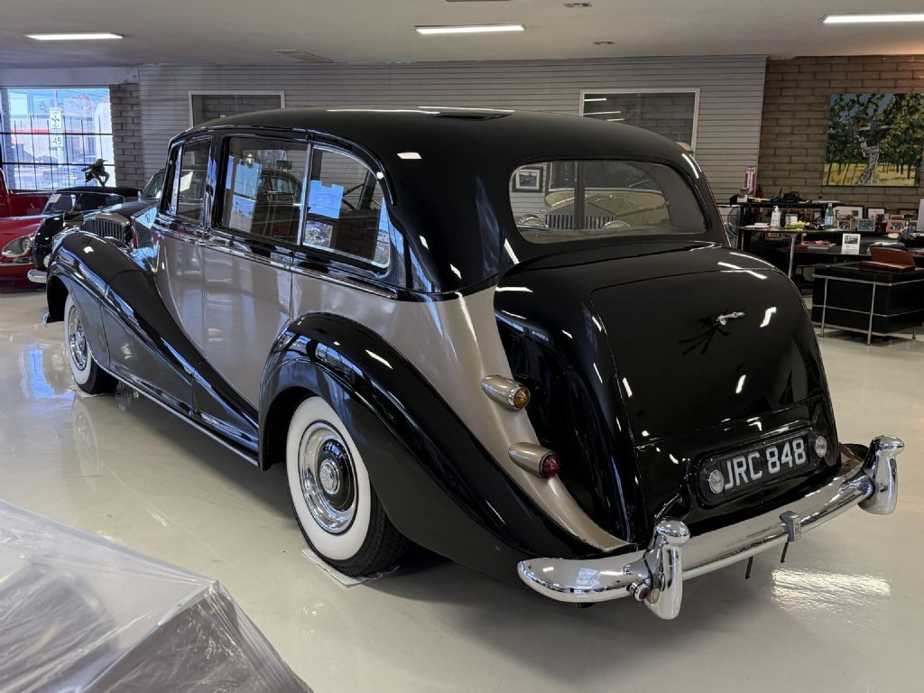 Rolls-Royce-Silver-Wraith-1956-Seven-Passenger-Limousine-39