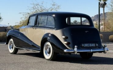 Rolls-Royce-Silver-Wraith-1956-Seven-Passenger-Limousine-5
