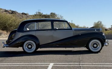 Rolls-Royce-Silver-Wraith-1956-Seven-Passenger-Limousine-9