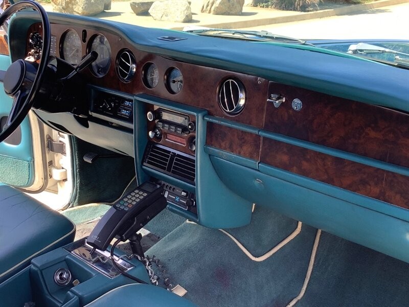 Rolls-Royce-Wraith-1978-Sedan-22