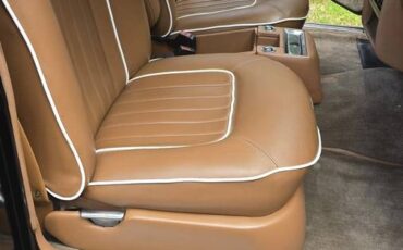 Rolls-royce-Silver-spur-1982-black-10