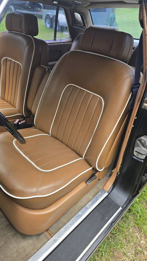 Rolls-royce-Silver-spur-1982-black-11